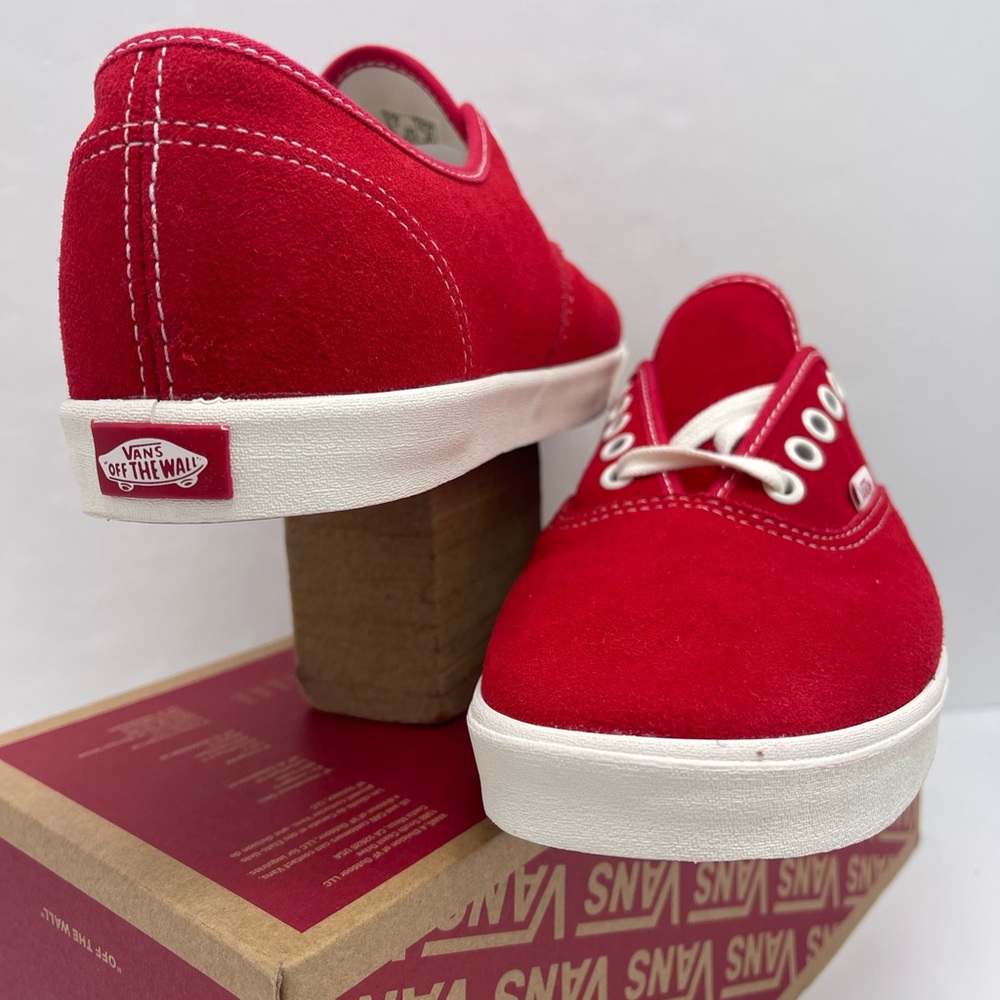 Vans WMNS Authentic Lowpro
Racing Red
VN000D04IZQ Red Low-Top Sneakers - Picture 8 of 16